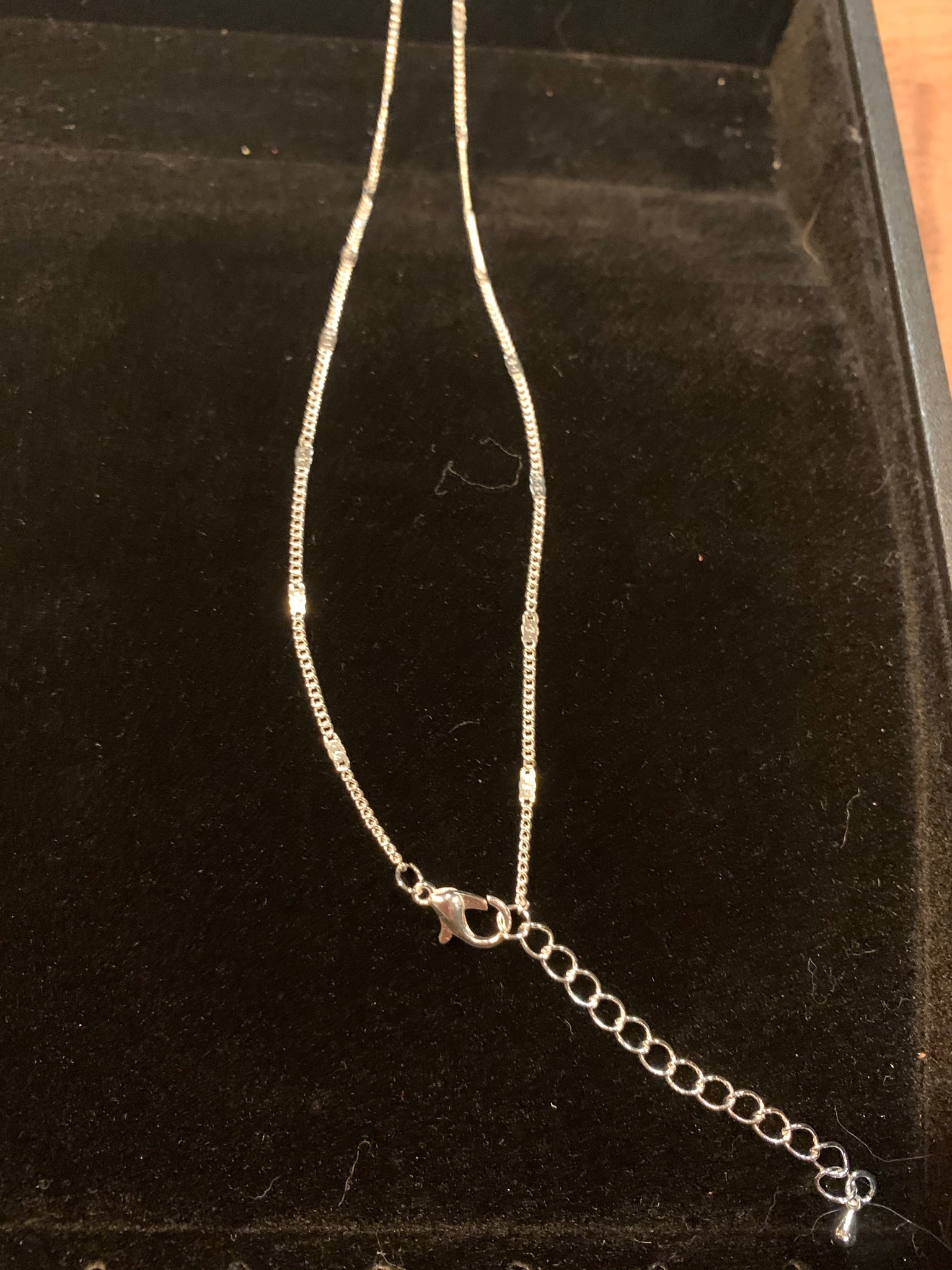 Classic shimmery silver tone necklace